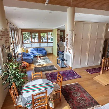 Lägenhet Ganburu By People *